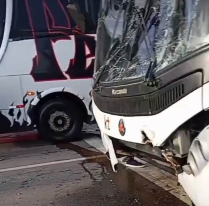 Van, ônibus e vários carros se envolvem em acidente em Marechal Deodoro