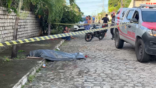 Homem é morto a tiros enquanto trabalhava no Feitosa