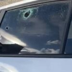 Homem fica ferido após carro ser alvejado por tiros no Tabuleiro do Martins