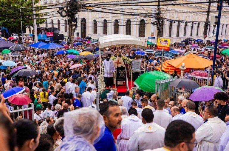 Procissões e corrida modificam trânsito de Maceió neste sábado