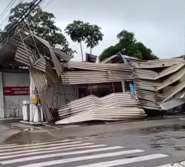 Chuva derruba estrutura de posto de combustíveis no Trapiche