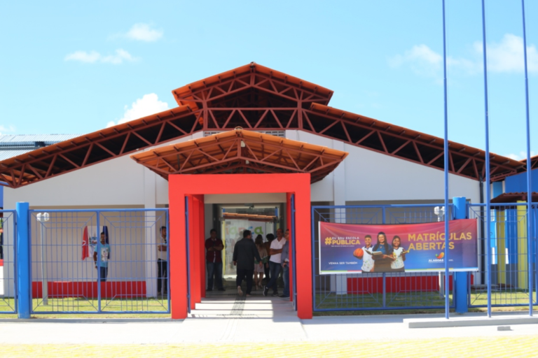 Escola Estadual Correia Titara transforma realidade educacional em Marechal Deodoro