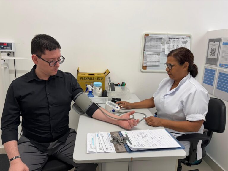 A pressão sobe quando você chega ao consultório? Saiba o que é a Síndrome do Jaleco Branco