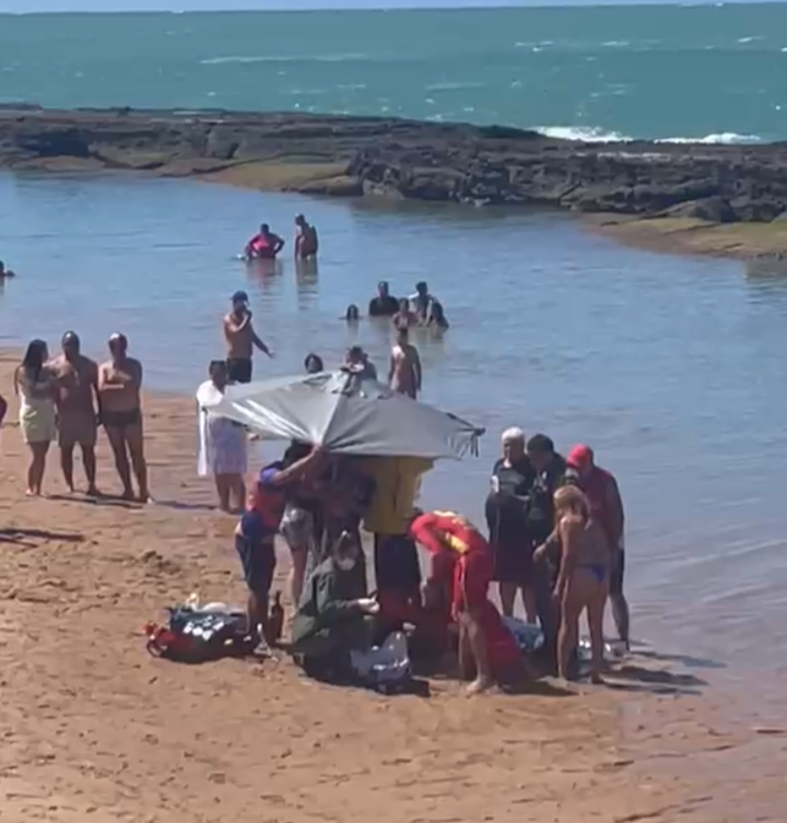 Mulher morre na Praia da Sereia, em Maceió