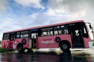 ônibus rosa mulher maceió