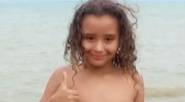 Câmera registra menino de 6 anos chegando ao terreno onde foi morto em Maceió