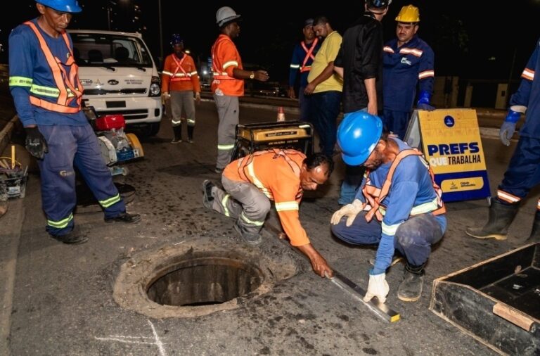 Operação Tampa Bueiro já nivelou 569 tampas de poços de visita em 139 vias de Maceió