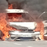 Carro é consumido pelo fogo em Arapiraca
