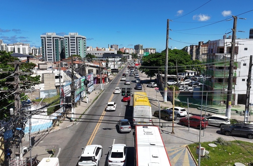 Avenida Gustavo Paiva ganha faixa reversível durante horários de pico