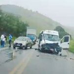 Colisão entre van e caminhão deixa feridos na BR-316