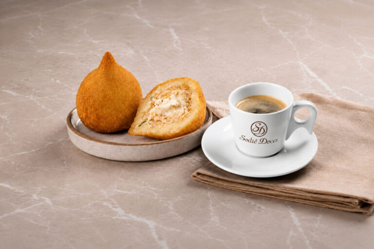 Sodiê Doces oferece café expresso na compra de coxinha em ação nacional nas mais de 400 lojas da rede