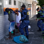 Guarda Municipal recolhe arma branca e objetos para o uso de drogas na Ponta da Terra
