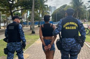 mulher presa pajuçara maceio