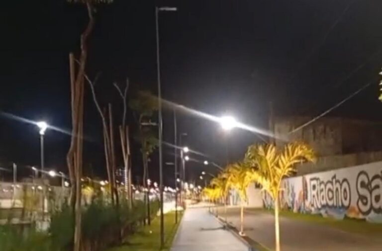 Furto de cabos deixa cinco postes apagados na região do Renasce Salgadinho