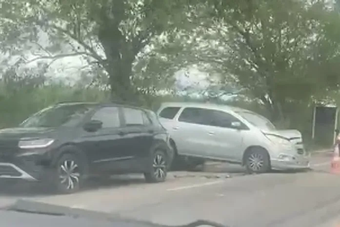 Colisão frontal na BR-316, em Pilar, deixa três pessoas feridas