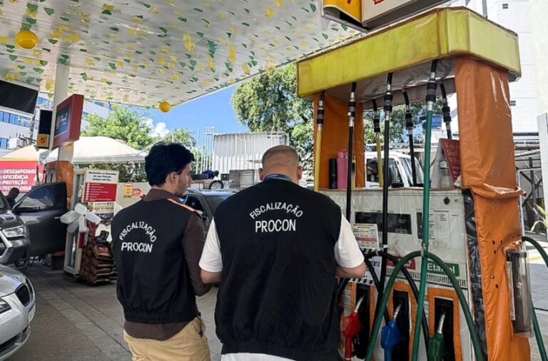 Procon Maceió fiscaliza postos de combustíveis após aumento