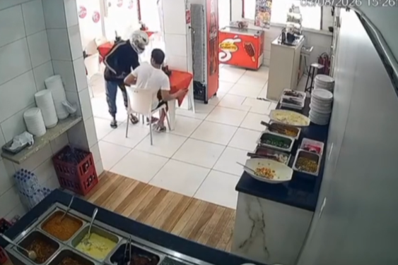 Restaurante na Jatiúca é assaltado por dupla criminosa