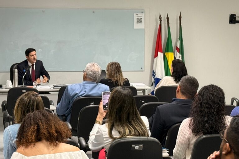 Uso de IA precisa de supervisão humana, diz professor da Universidade de Coimbra