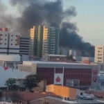 Incêndio de grandes proporções mobiliza bombeiros no bairro Mangabeiras
