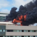 Incêndio atinge cobertura de hotel na orla de Maceió