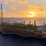 Navio-plataforma da Petrobras atinge produção máxima no pré-sal