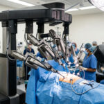 O robô que revolucionou a cirurgia: tudo sobre o Da Vinci, a máquina que opera com precisão milimétrica