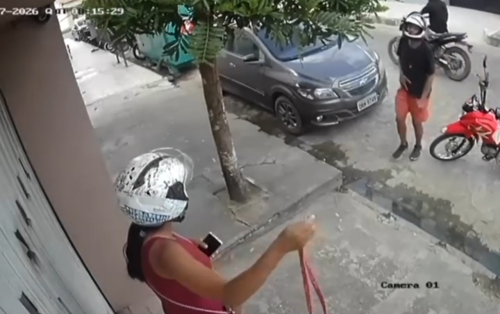 Câmera flagra roubo de celular em Arapiraca
