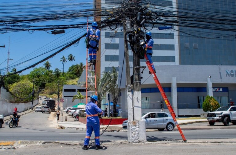 Projeto Poste Limpo já retirou mais de 300 toneladas de fiação em 18 bairros de Maceió