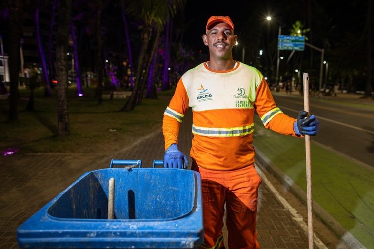 Enquanto Maceió dorme, eles estão nas ruas para fazer a capital funcionar