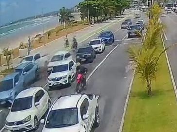 Motorista de caminhonete que provocou engavetamento no Jaraguá é preso por embriaguez e lesão corporal