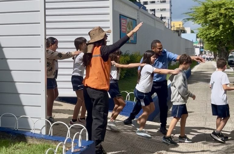 Defesa Civil de Maceió acompanha simulado de evacuação no Colégio Marista