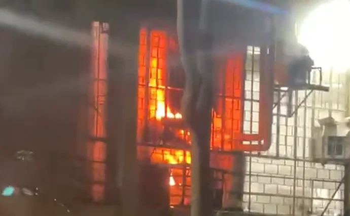 Incêndio atinge laboratório da Ufal e estudantes evacuam o prédio em Maceió