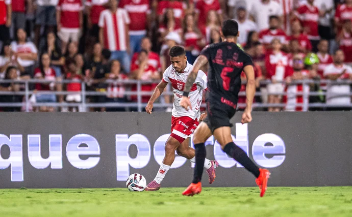 CRB vence o Atlético-GO em Maceió e encosta no G6