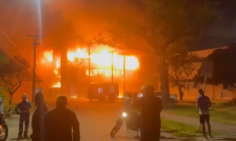 Polícia Federal  vai investigar incêndio na Universidade Federal de Pernambuco