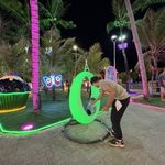 Vila das Crianças encanta o público com atrações instagramáveis, luzes e brinquedos acessíveis em Maceió