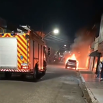 Carro pega fogo e mobiliza Corpo de Bombeiros em Arapiraca