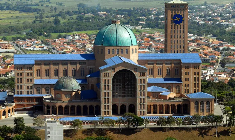 Santuário de Aparecida terá missas, consagração e procissão