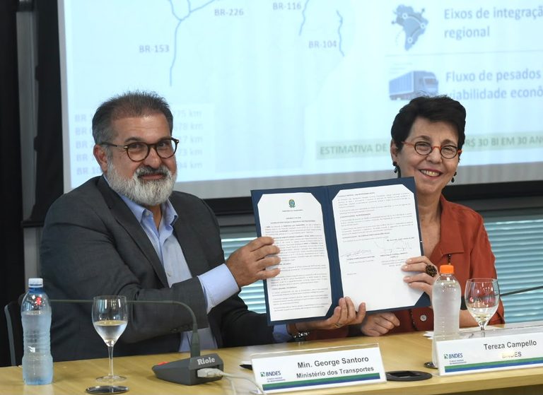 BNDES e Transportes assinam contrato para estruturar concessão em 3.137 km de rodovias