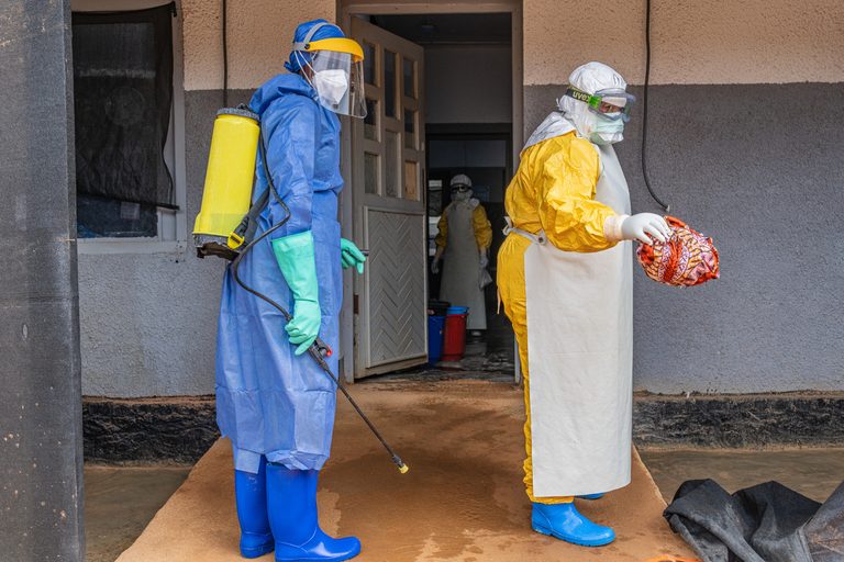 Crianças pagam o preço mais alto no atual surto de Ebola na República Democrática do Congo