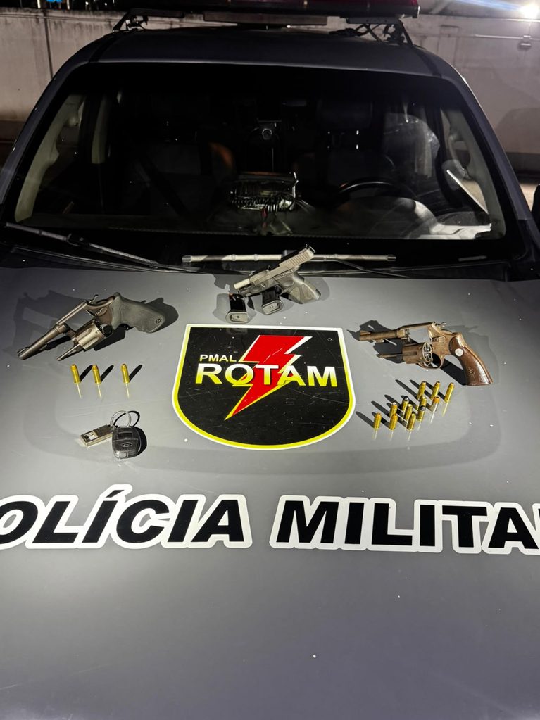 Três armas são apreendidas pela Rotam em veículo em Maceió