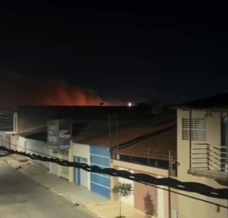 Explosão em depósito de fogos assusta moradores em Arapiraca