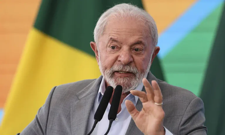 Lula autoriza quebra de sigilo bancário se Flávio Bolsonaro fizer o mesmo