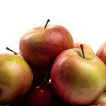 Maçã com casca ou em suco? Nutricionista explica o que muda no organismo