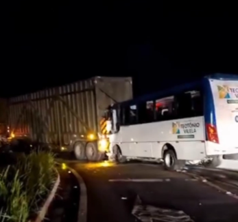 Motorista de ônibus morre após colisão em São Miguel dos Campos