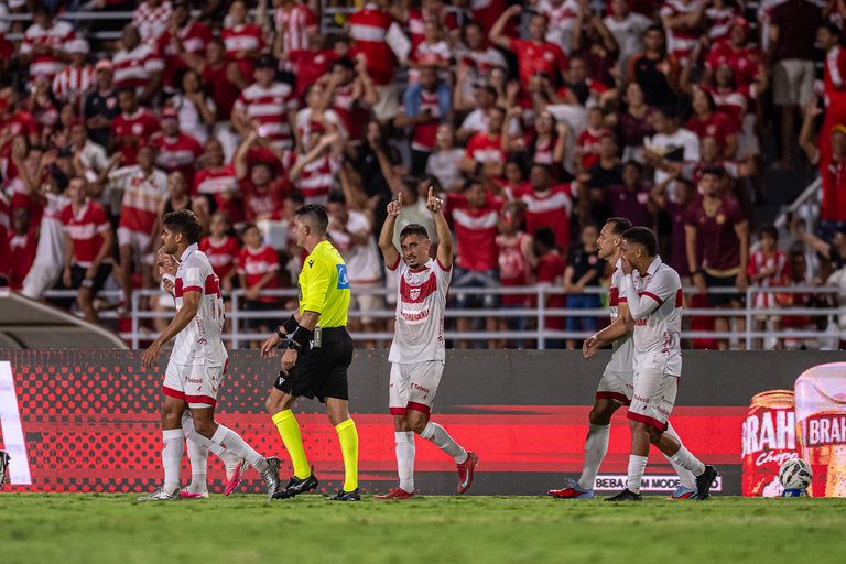 CRB vence o Londrina e entra no G6 da Série B