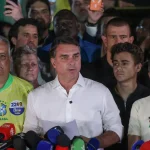 Flávio Bolsonaro não reconhece vitória de Lula e tentará anulação do pleito