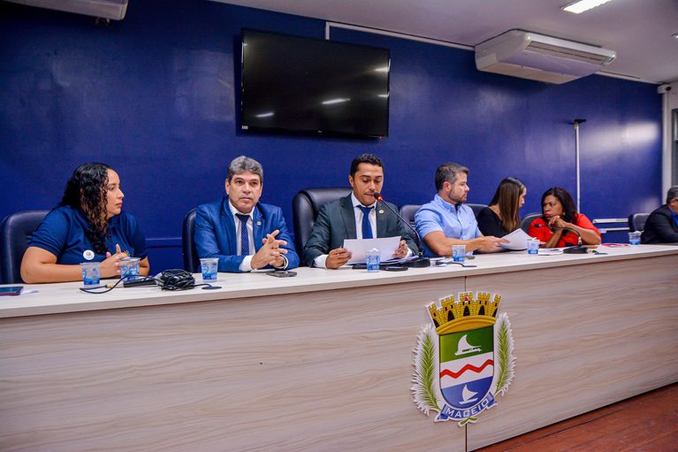 Câmara reúne demandas de ambulantes para reordenamento da orla de Maceió